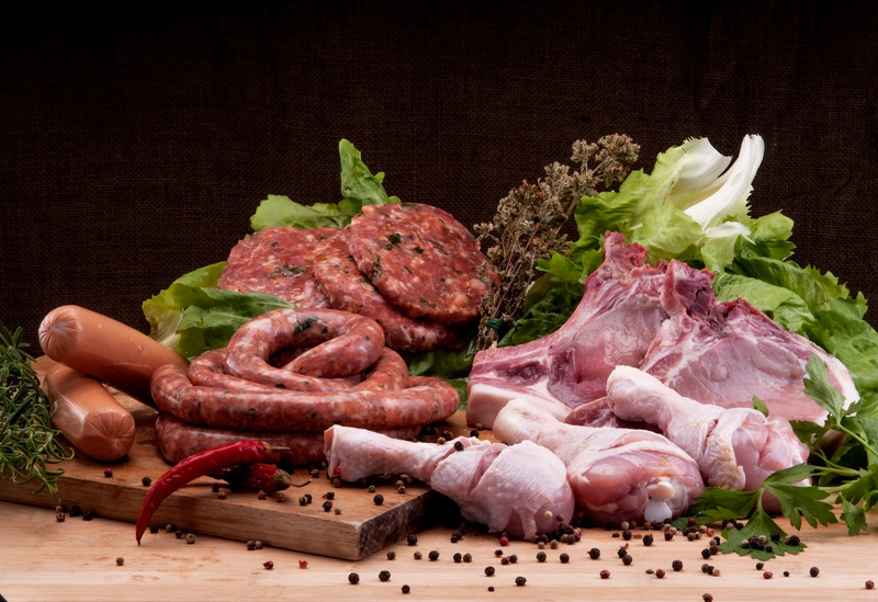 Raw meat mix: steaks, poultry, sausages, pork, chopped, minced. Get delivered from local butchers in the sutherland shire